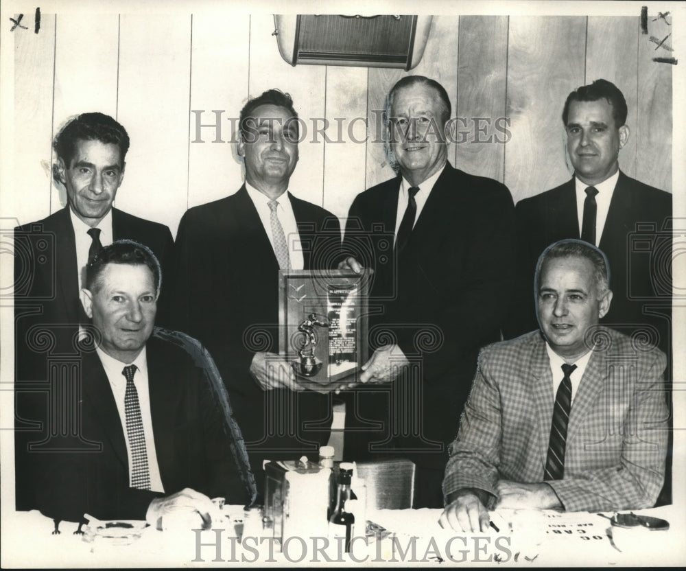 1967 Press Photo Westwego Athletic Club members present plaque to Thomas Donelon- Historic Images