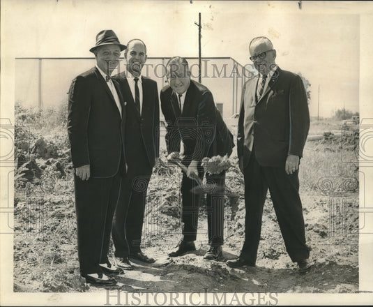 1967 Press Photo Delegates at groundbreaking ceremonies for Geo Hormel plant