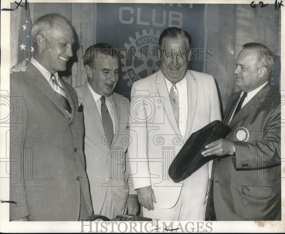 1969 Press Photo Maurice Rivet Jr. of honors Jefferson Parish officials