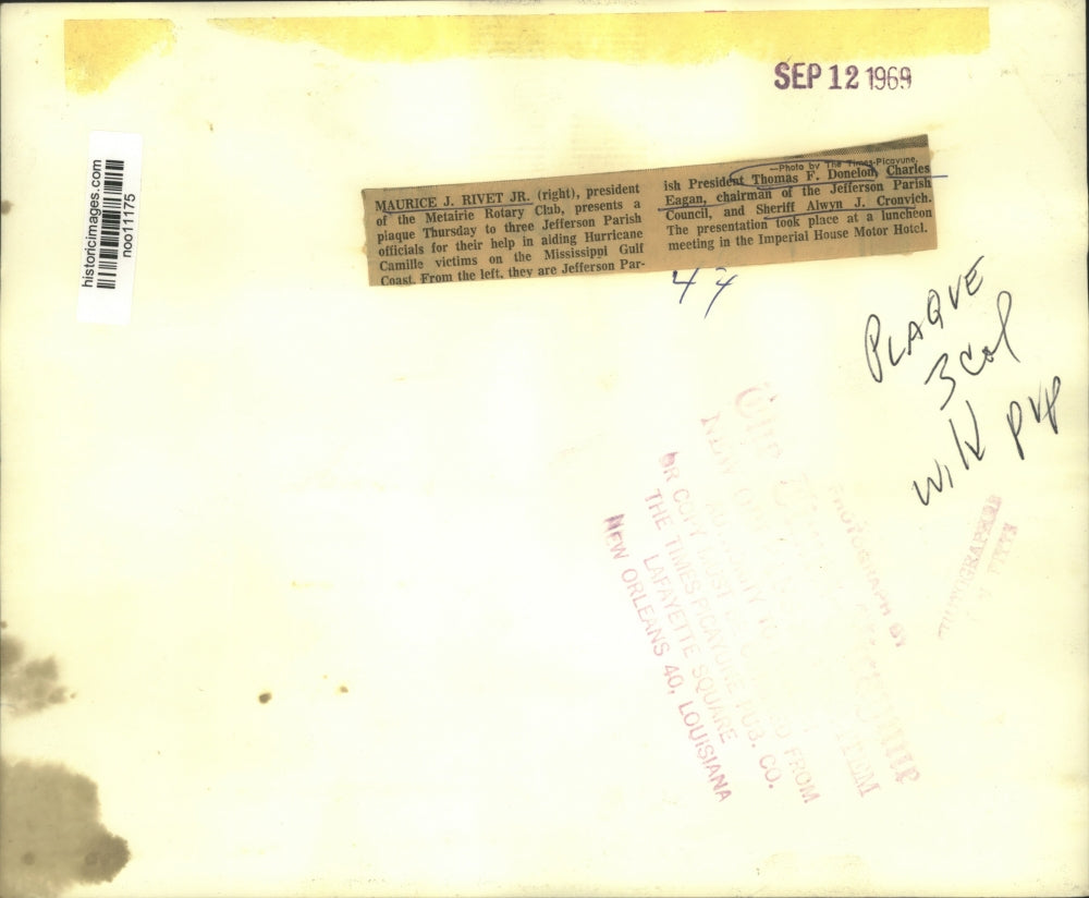 1969 Press Photo Maurice Rivet Jr. of honors Jefferson Parish officials