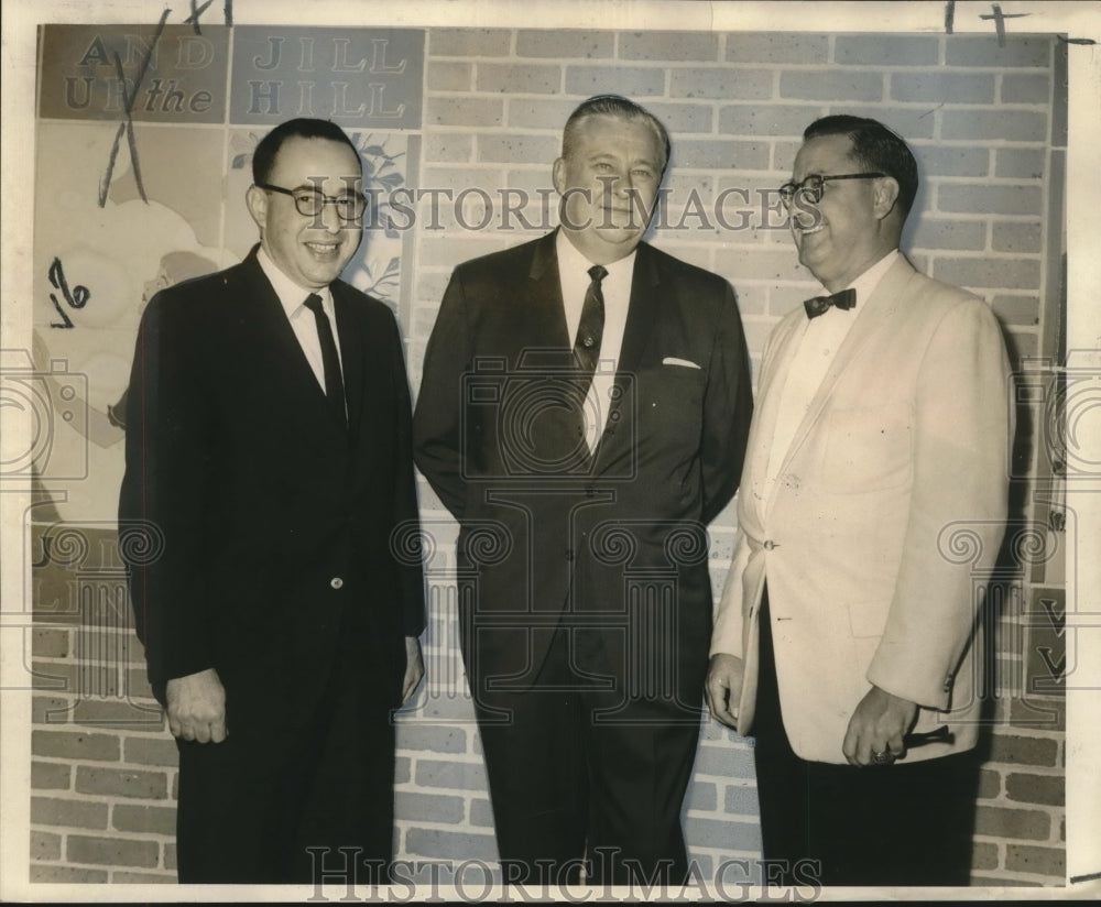 1966 Press Photo New Orleans School officials chat at Hynes Elementary School