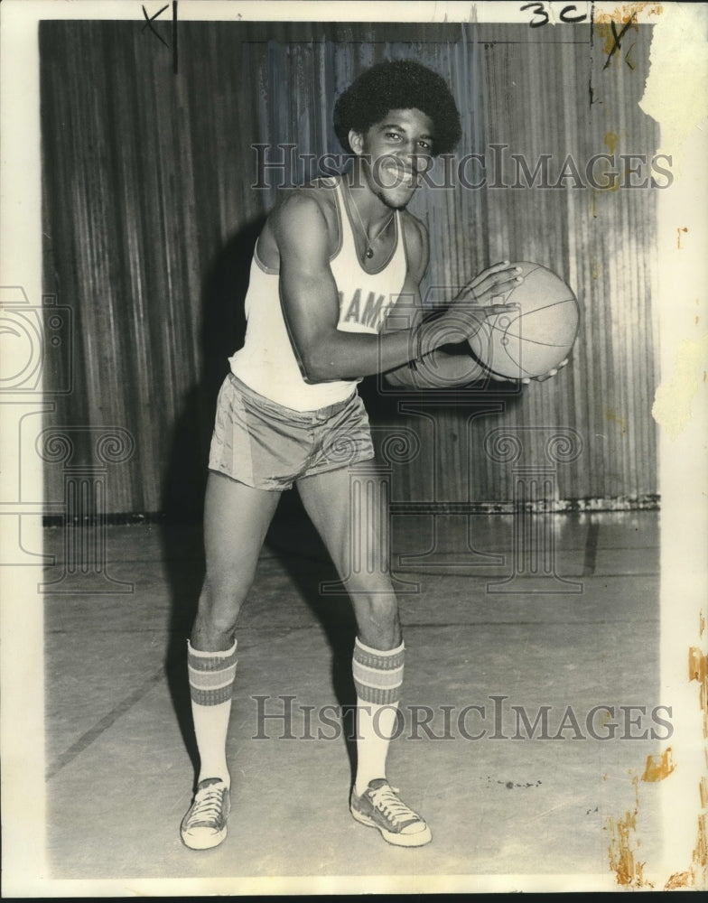 1973 Press Photo Carver's basketball player Harvey Roakes - noo11465