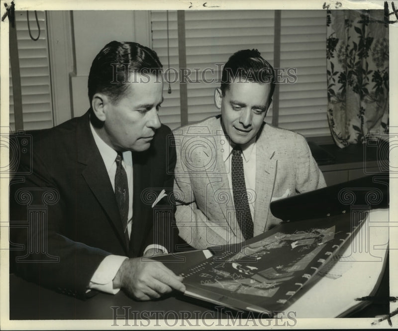 Load image into Gallery viewer, 1957 Press Photo Lester J. Lautenschlaeger, Eldon Durand plan for trial merger
