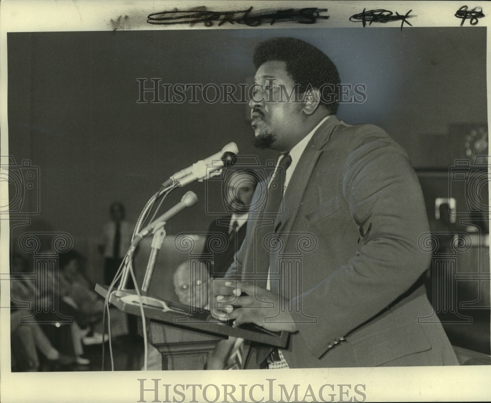 1976 Press Photo New City Chief Administrative Officer Terrence R. Duvernay - Historic Images