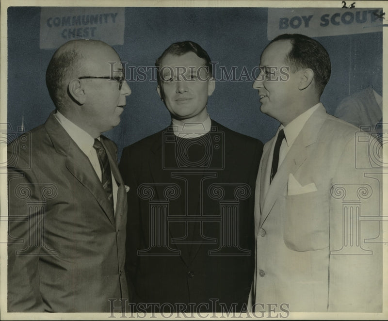 Load image into Gallery viewer, 1955 Press Photo Rev.Fred Digby Jr. and company heard by United Fund works
