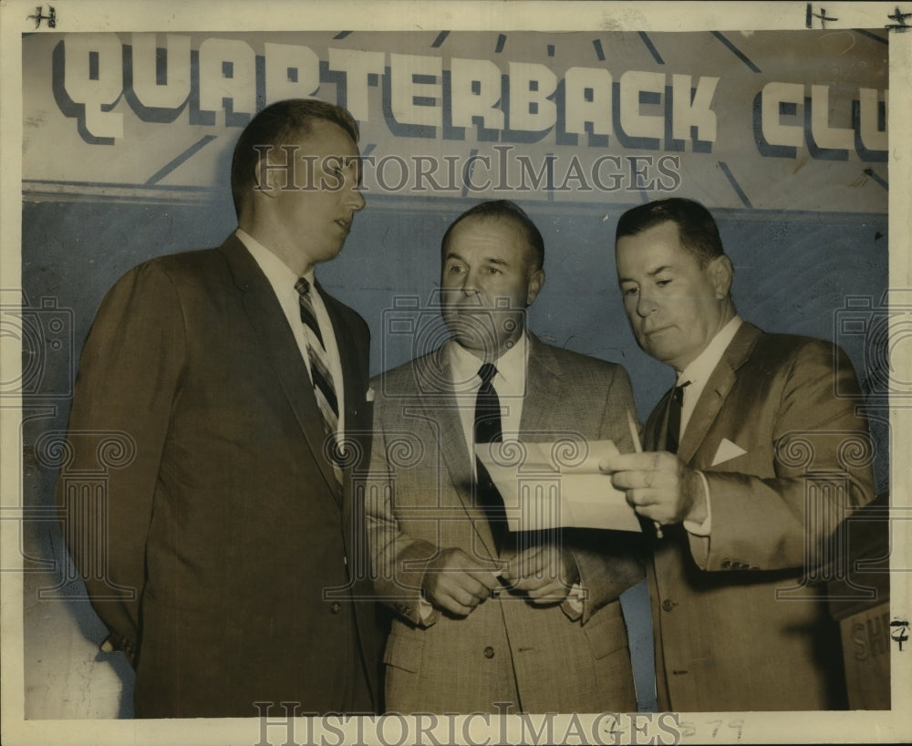 1959 Press Photo Paul Dietzel and fellow coaches at Quarterback Club meeting- Historic Images