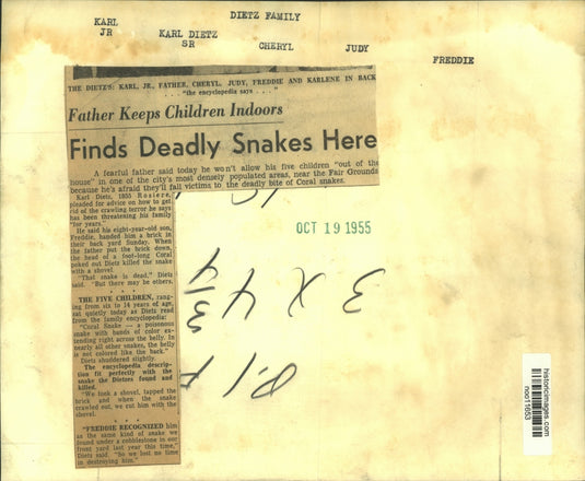 1955 Press Photo Karl Dietz Jr. and his children read encyclopedia about snakes