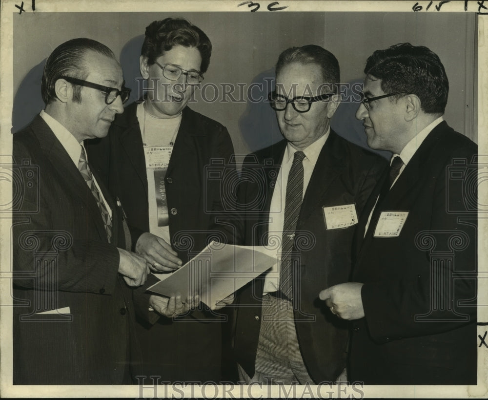 1972 Press Photo Dr.Liberato John A. Didio, fellow convention leaders, meet