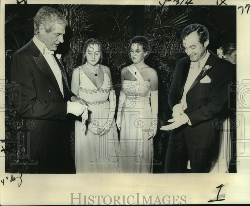 1977 Press Photo Brooke Helm Duncan and Daughter, James Wadick and Daughter- Historic Images