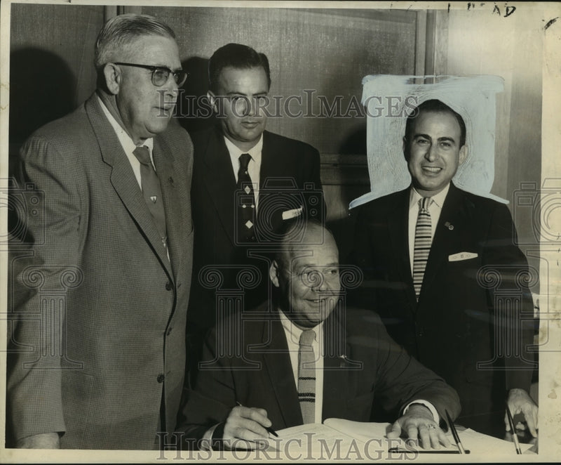Load image into Gallery viewer, 1959 Press Photo Officers of Jefferson Parish Independent Democrat Association
