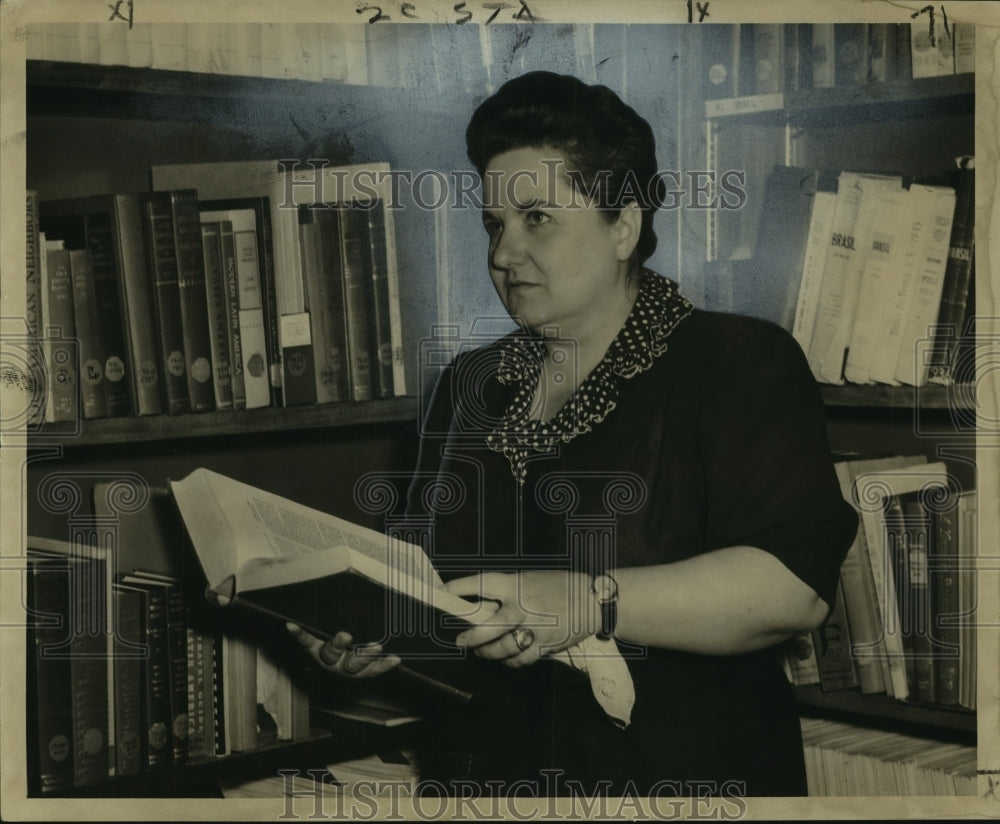 1947 Press Photo Miss Alice M.Dugas scans a book at International House library