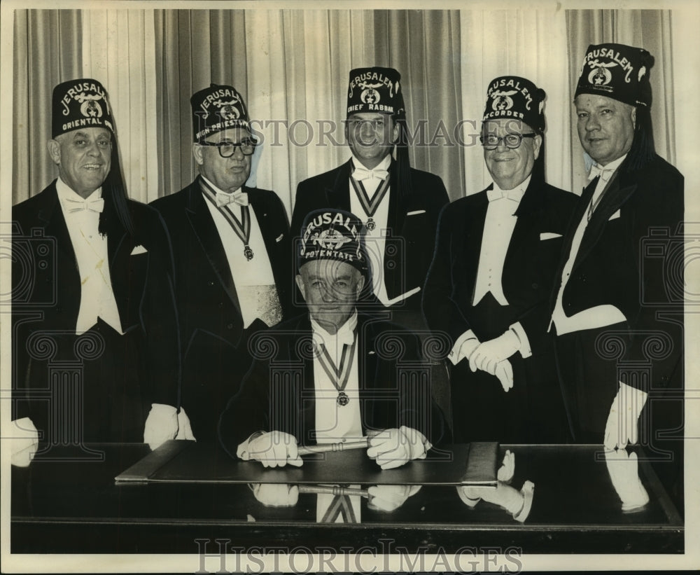 1965 Press Photo Officers of Jerusalem Temple of the Shrine - noo11825