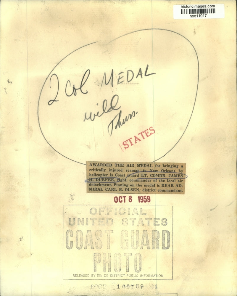 1959 Press Photo Lt. Comdr. James H. Durfee awarded by RADM Carl B. Olsen