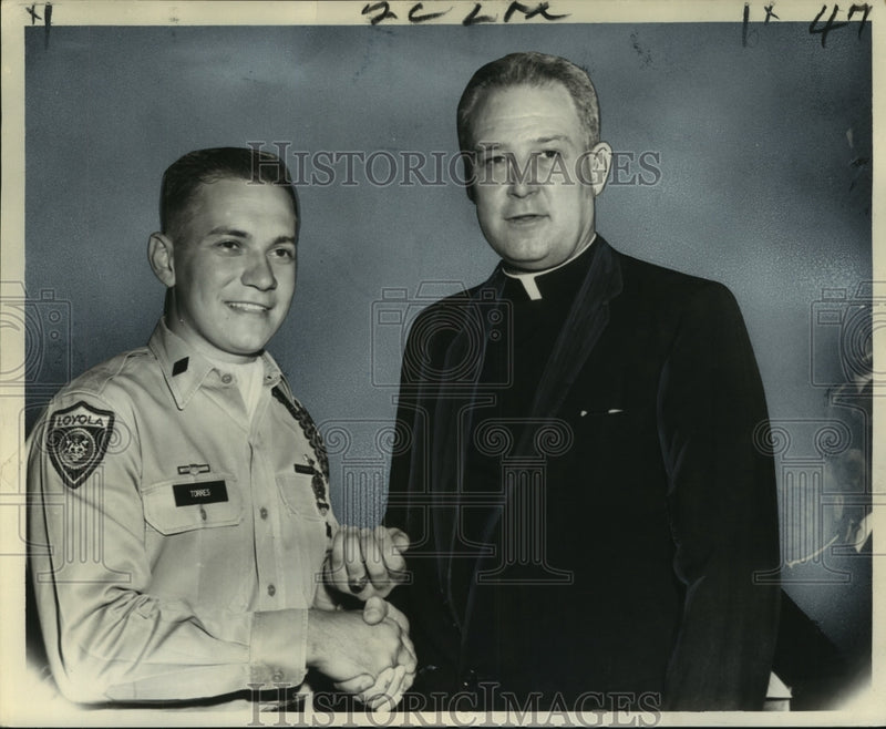 Load image into Gallery viewer, 1962 Press Photo Reverend Edward Doyle and Bryan Torres of Loyola University
