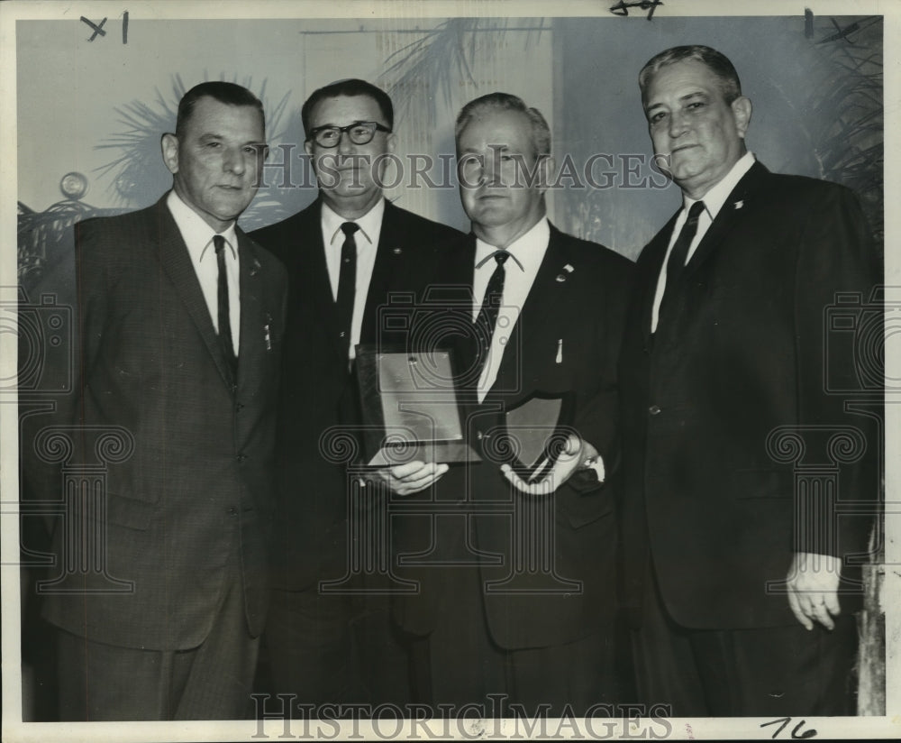 1966 Press Photo Thomas Doyle receives award at testimonial dinner - noo12043