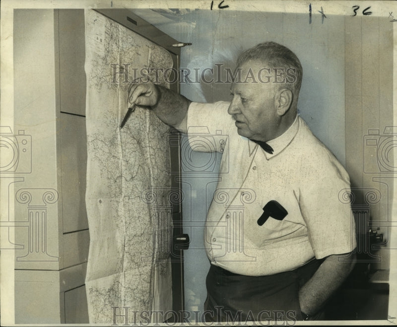 Load image into Gallery viewer, 1969 Press Photo States-Item's Pie Dufour plans "drip dry" trip through Europe

