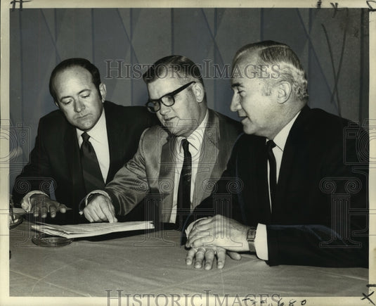 1970 Press Photo Panelists discuss at Louisiana School Boards Assn. meeting