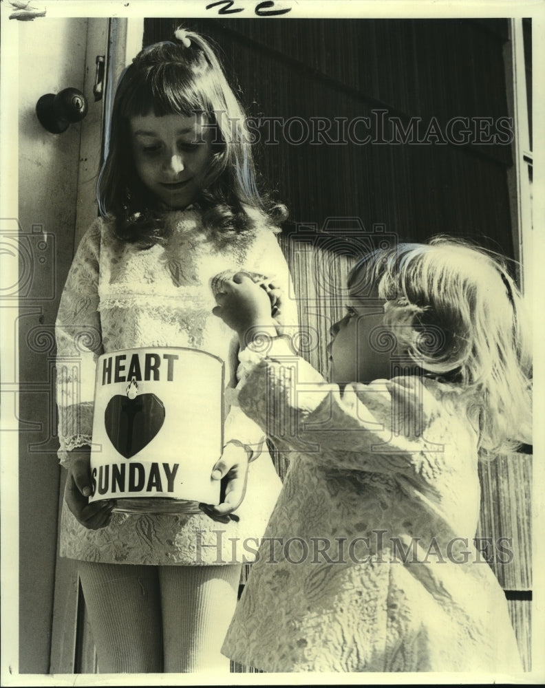 1971 Press Photo Djuana and Dione Duhon Prepare for Heart Fund Drive- Historic Images