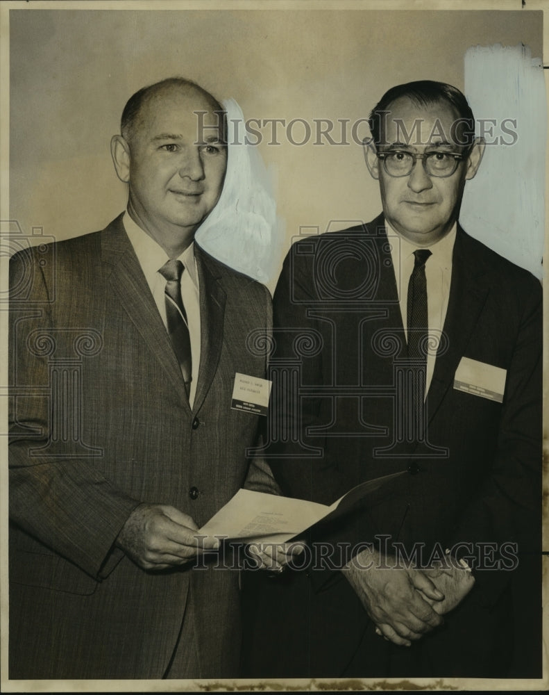 Load image into Gallery viewer, 1965 Press Photo Wilfred Dowden, Rice Univ. and Richard Fogle, Tulane Univ.
