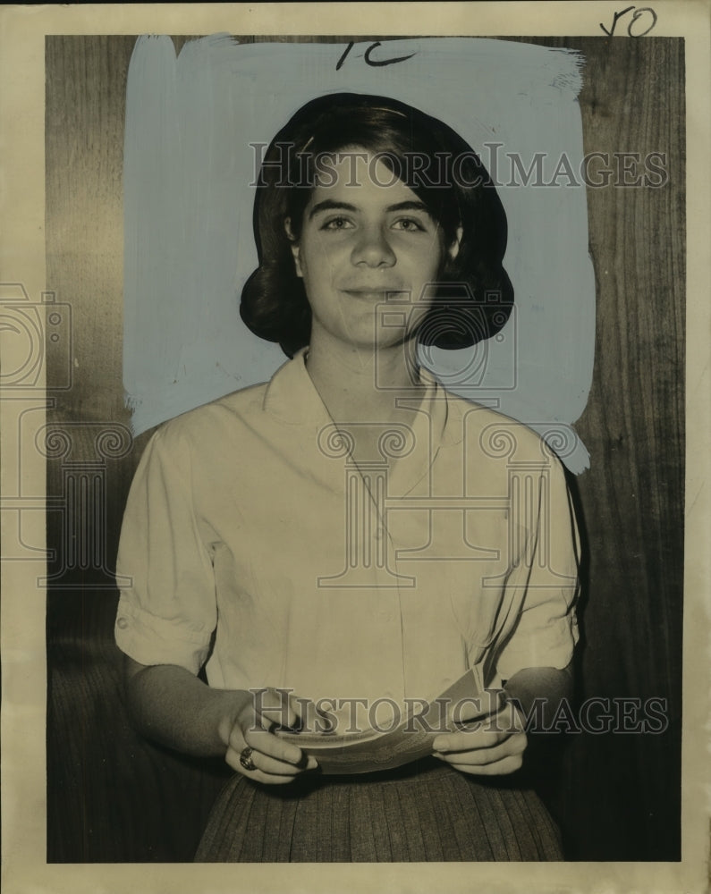 Load image into Gallery viewer, 1965 Press Photo Marie Dufour of Holy Name Academy, winner of writing contest
