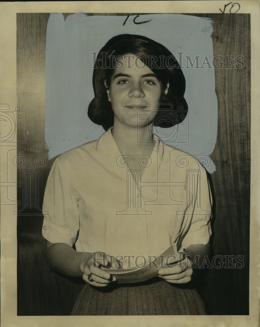 1965 Press Photo Marie Dufour of Holy Name Academy, winner of writing contest