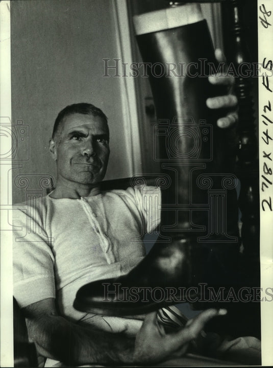 1978 Press Photo Jacques Dufilho admires boot in "Milady"- Historic Images