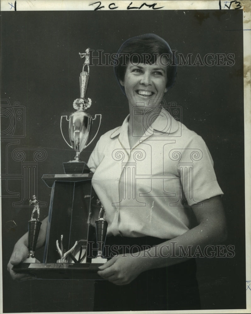 Load image into Gallery viewer, 1969 Press Photo Miss Judy Dufrene, Spark softball team, holds team's trophy
