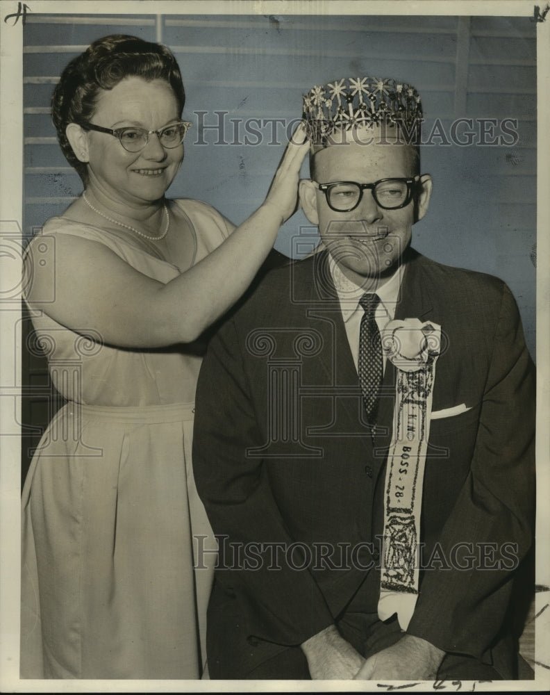 Load image into Gallery viewer, 1963 Press Photo Women in Construction- T.M. Dietz and Ruth Kahrs, Bosses' Night
