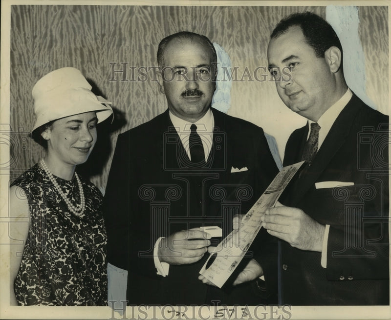 Load image into Gallery viewer, 1962 Press Photo Councilman Clarence Dupuy honors Dr. Luis Maria Boffi Boggero
