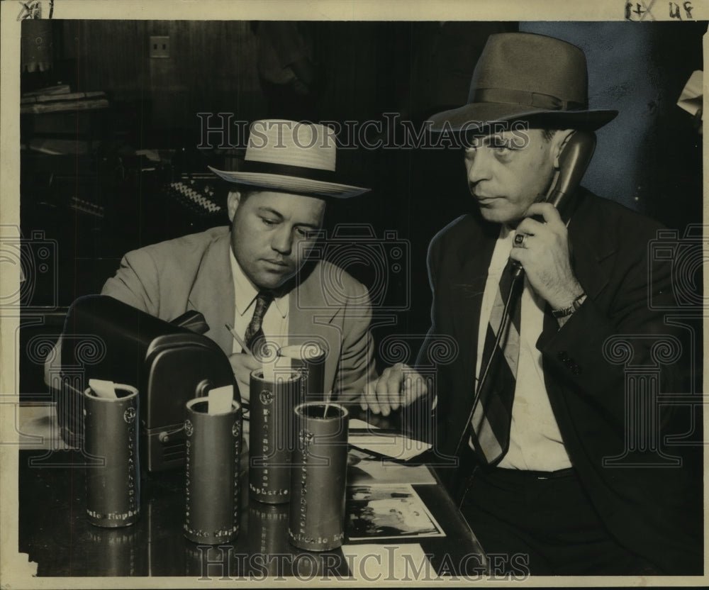 1948 Press Photo Detective Edward Gipson & Allen Dupre check the recordings