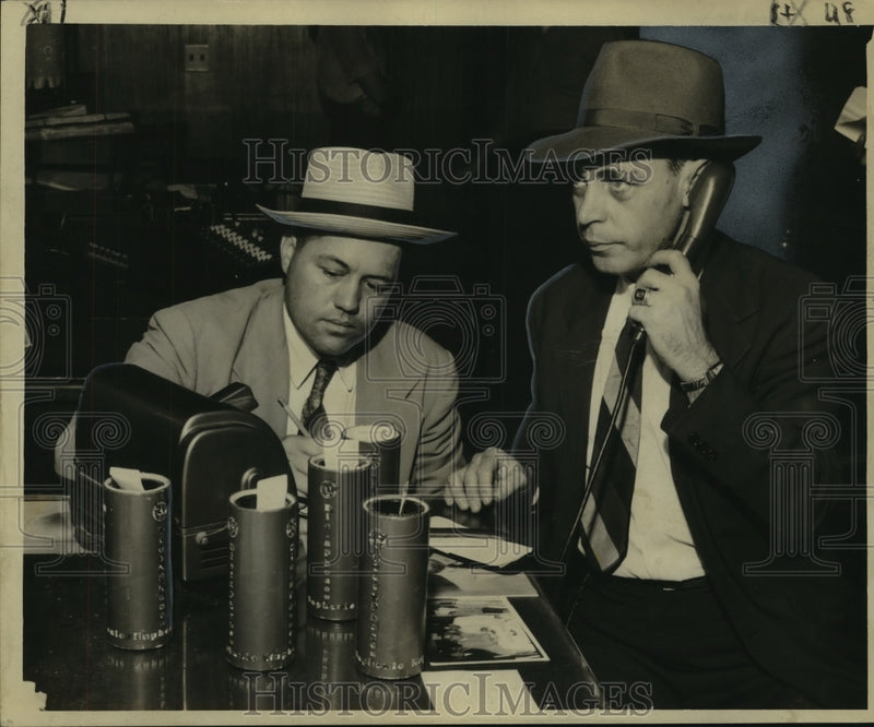Load image into Gallery viewer, 1948 Press Photo Detective Edward Gipson &amp; Allen Dupre check the recordings
