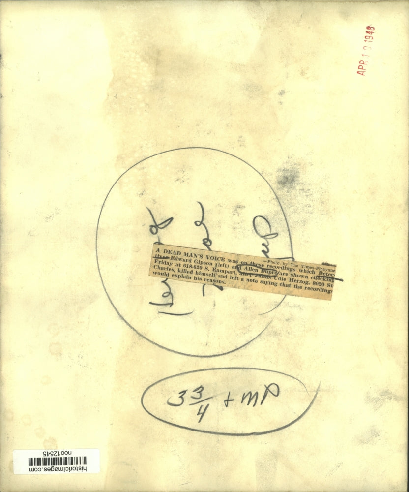 1948 Press Photo Detective Edward Gipson & Allen Dupre check the recordings