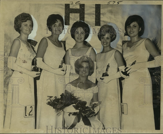 1966 Press Photo Charles Parish sugar queen Gloria Dupleix & runners-up