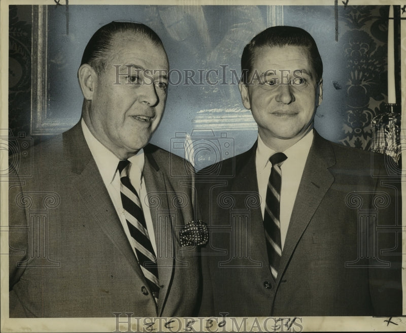 Load image into Gallery viewer, 1963 Press Photo Joe Duffy &amp; Igor Kropotkin of American Booksellers Association
