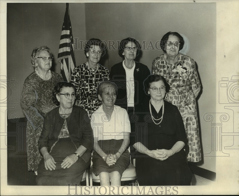 Load image into Gallery viewer, 1968 Press Photo Westside Cootiette Club No. 399 newly installed officers

