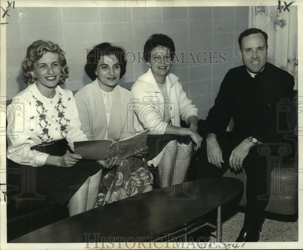 1962 Press Photo Mothers&#39; Club of St. Joseph&#39;s School&#39;s Spring Fashion show