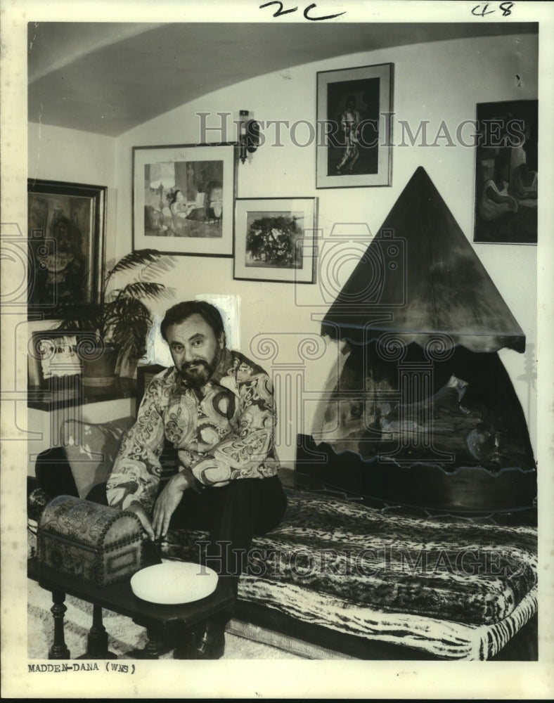 1970 Press Photo Comedian Bill Dana sits on a couch in his small study- Historic Images