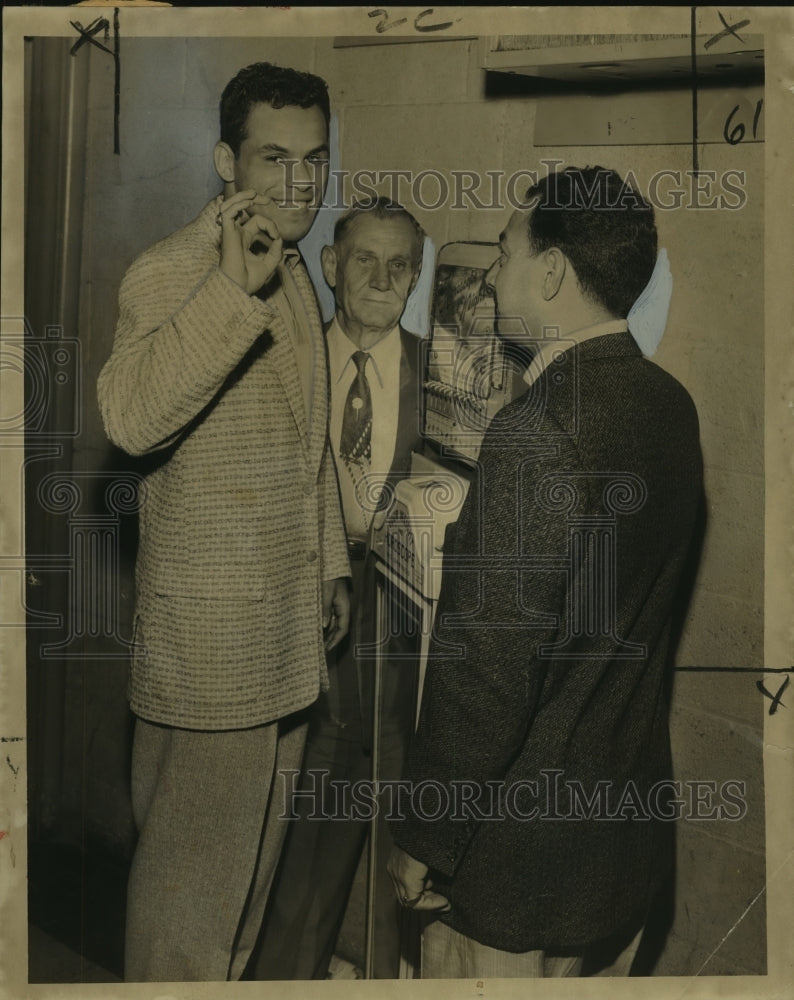 Load image into Gallery viewer, 1958 Press Photo Ralph Dupas at Moisant Airport, boarding a plane for Houston
