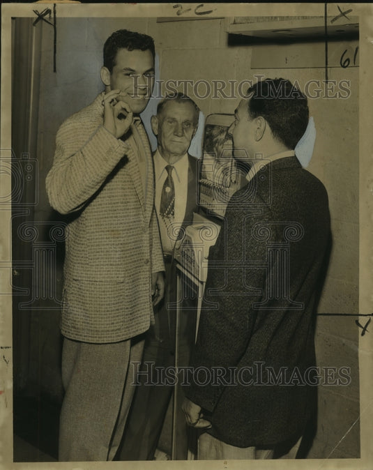1958 Press Photo Ralph Dupas at Moisant Airport, boarding a plane for Houston