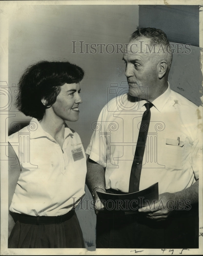 Load image into Gallery viewer, 1964 Press Photo Dr. Dee S. Dundee, New Orleans chairman of the hobbyists'
