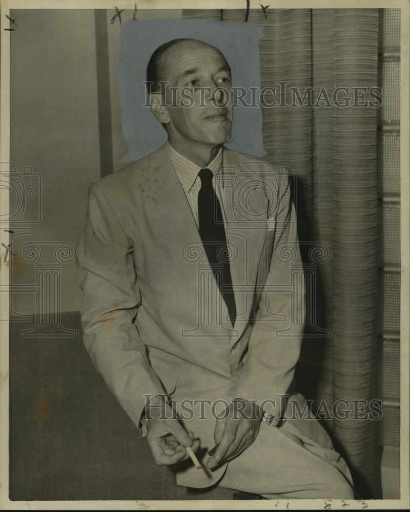 Load image into Gallery viewer, 1955 Press Photo Robert G. Dundee - noo12720
