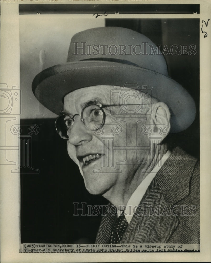 1959 Press Photo Secretary of State John Foster Dulles leaving Walter Reed