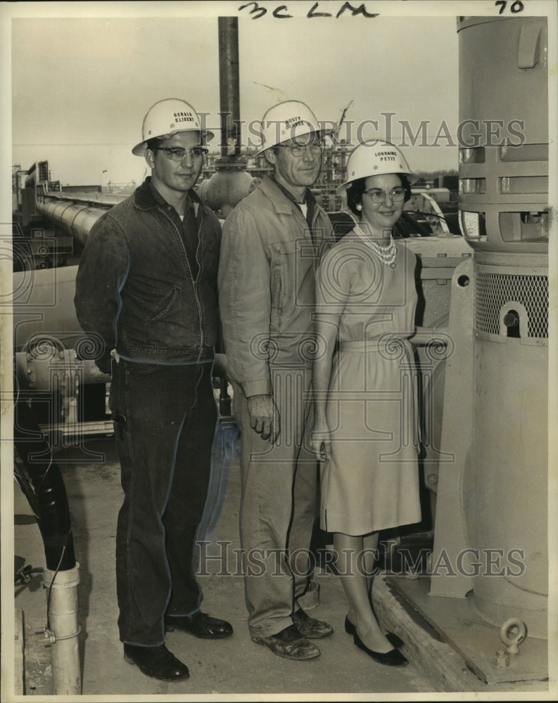1964 Press Photo Du Pont de Nemours Pontchartrain plant employees at Laplace- Historic Images