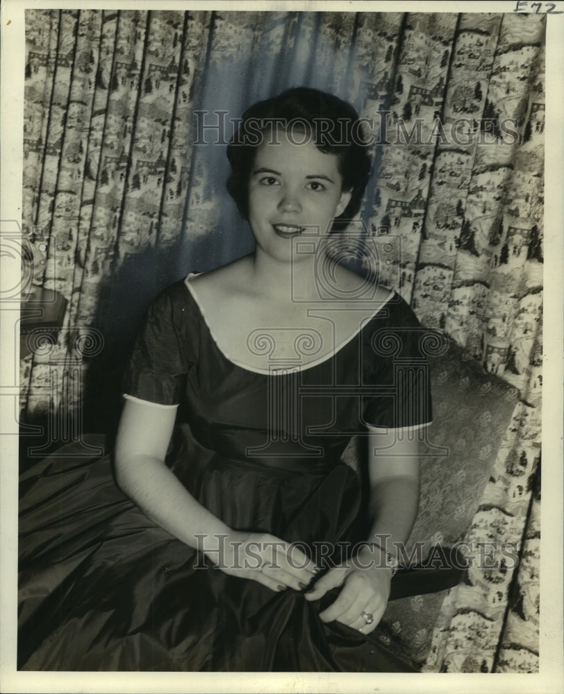 1954 Press Photo Miss Joan Charlotte Fasting poses for photo - noo12968