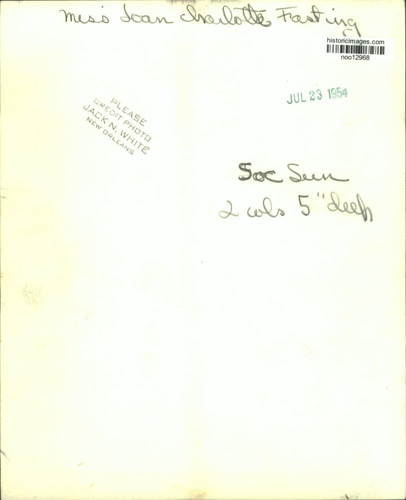 1954 Press Photo Miss Joan Charlotte Fasting poses for photo - noo12968