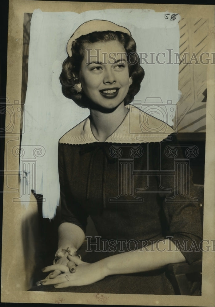 1955 Press Photo Miss De Lois Jean Faulkner, Maid of Cotton contest winner