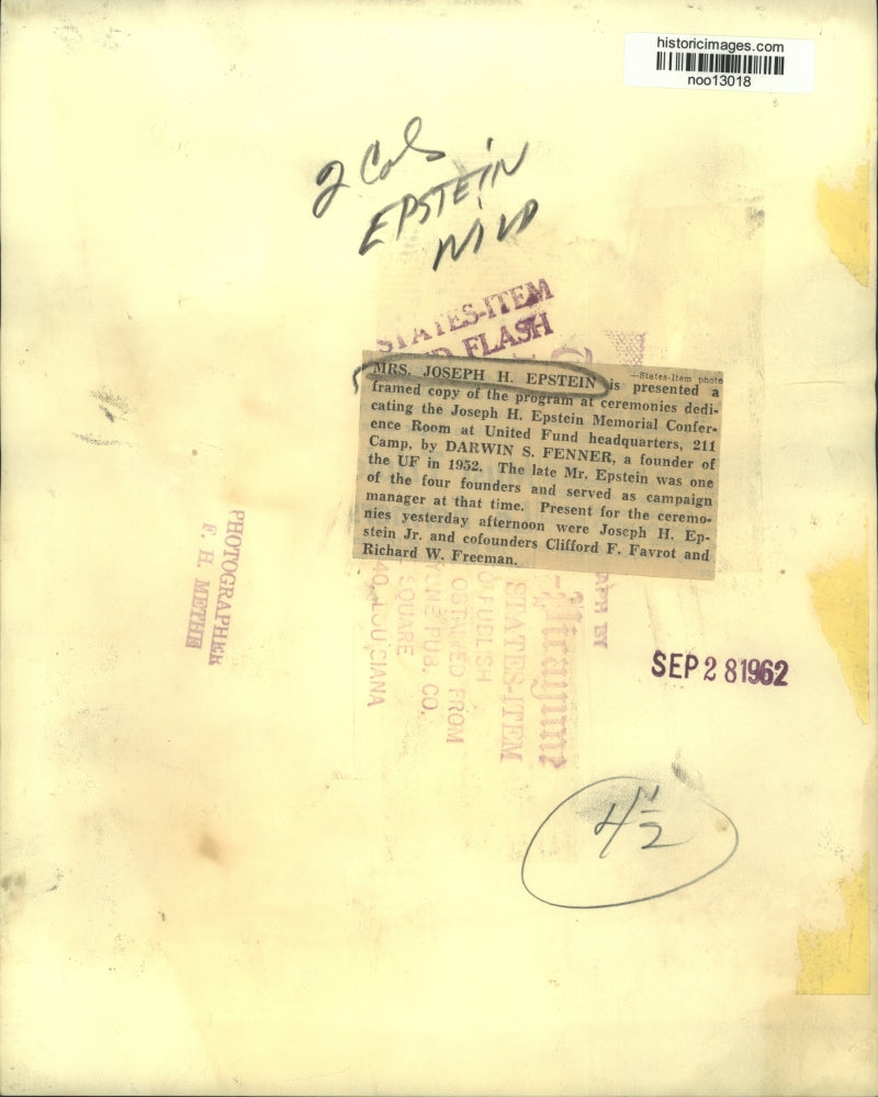 1962 Press Photo Mrs. Joseph Epstein Receives Commemorative Plaque, New Orleans