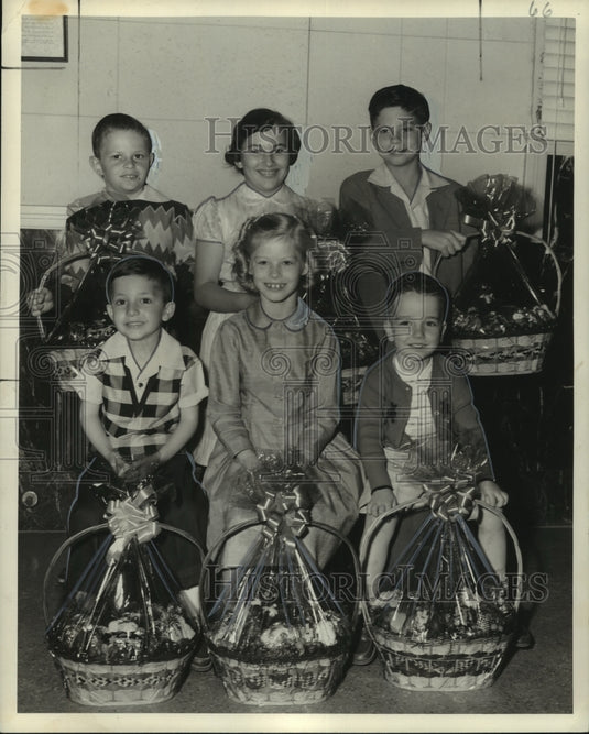 1956 Press Photo Winners of Easter Contest, 3rd District Homestead Association