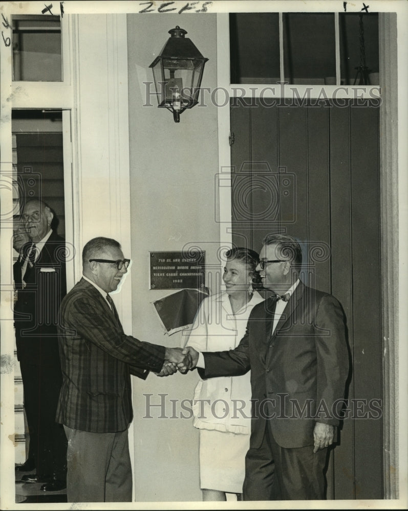 Load image into Gallery viewer, 1964 Press Photo Vieux Carre Commission President W. Ricciutti, Dr &amp; Mrs Fatter
