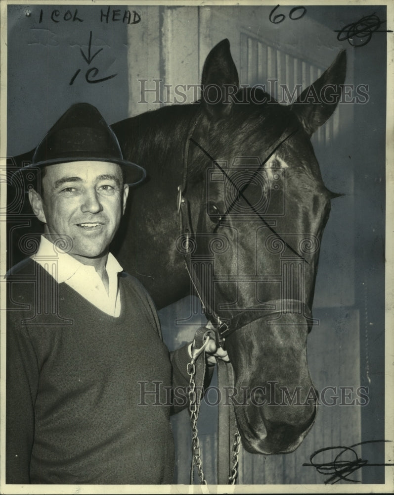 1972 Press Photo Horse trainer Dave Erb with a horse named Paul Lo market- Historic Images